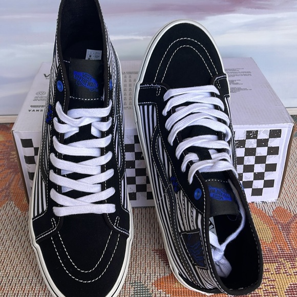 Vans Men’s Skate Sk8-Hi D
Breana Geering Black/White
VN0A5KYBBA2
Sneakers - Picture 13 of 16